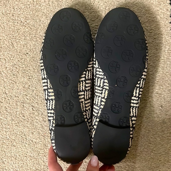 Tory Burch Reva Raffia Straw Leather Black White Flats - Picture 3 of 4